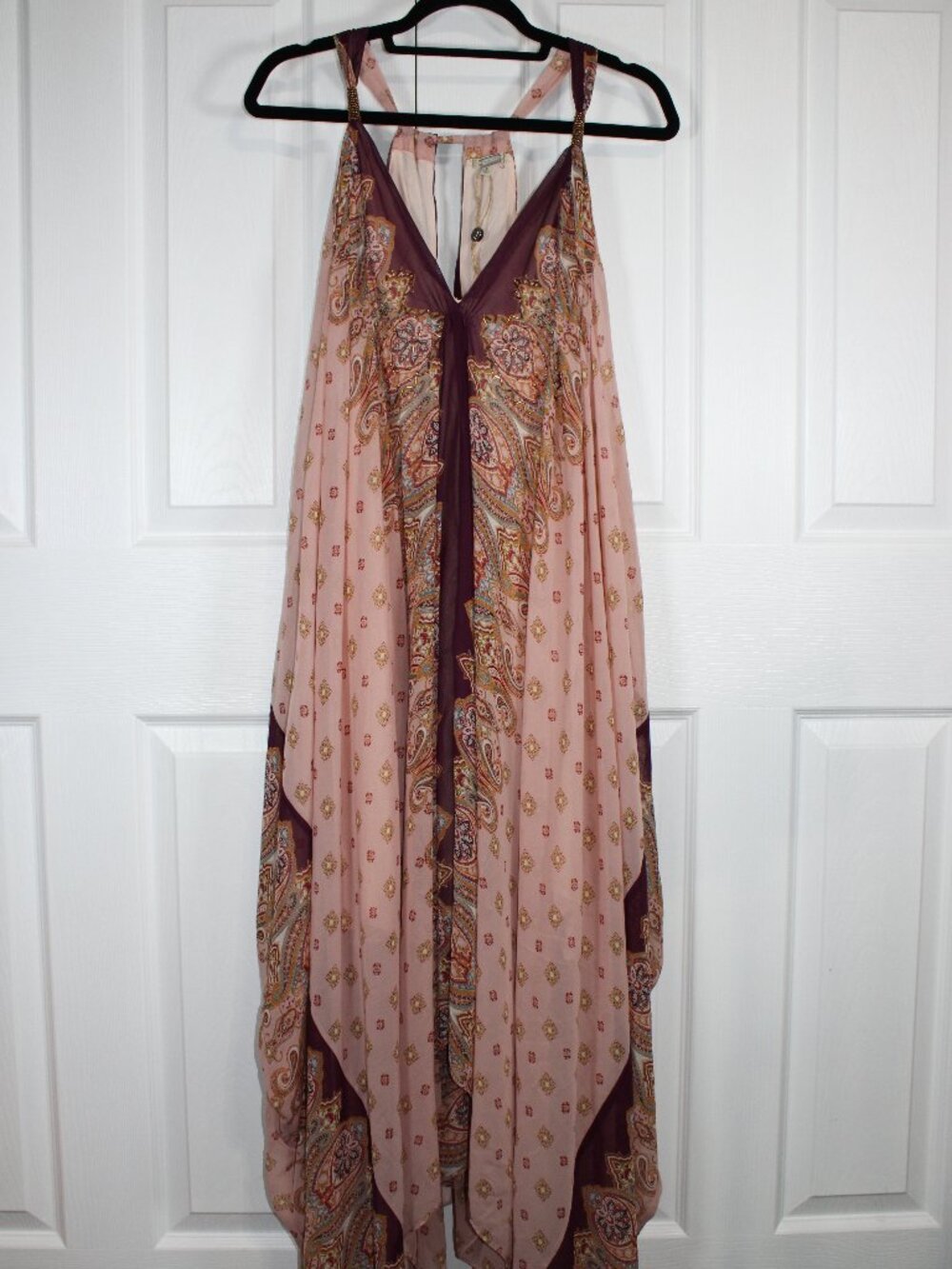 Gimmicks by BKE Handkerchief Hem Paisley Print Dress with Keyhole Back